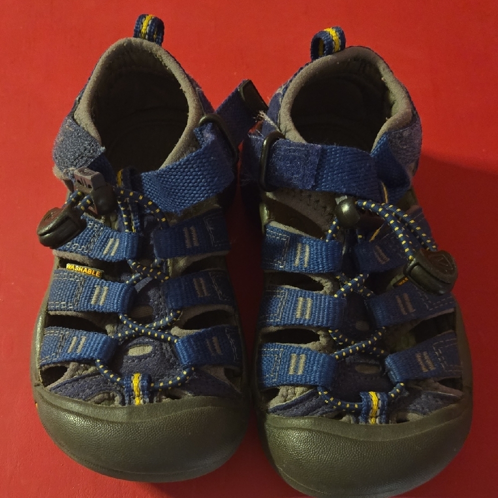 KEEN Kids Navy and Black Sandals - Picture 3 of 5